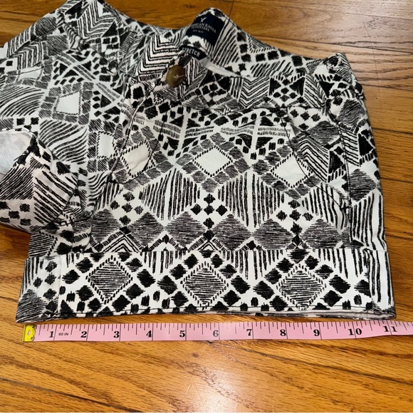 American Eagle Outfitters Women’s Black &‎ White Printed Midi Shorts - Size 8 - Picture 6 of 10